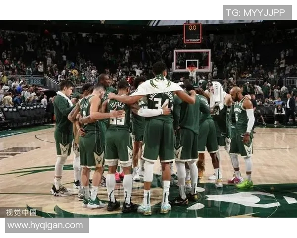 波士顿凯尔特人与密尔沃基雄鹿的激烈对决展现篮球魅力与团队精神